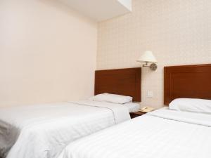 Postel nebo postele na pokoji v ubytování Sun Inns Hotel Subang
