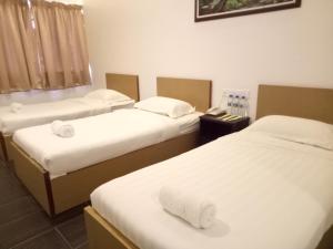 Postel nebo postele na pokoji v ubytování Hotel Sri Bernam