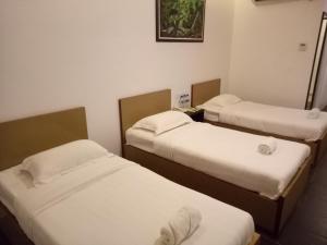 Postel nebo postele na pokoji v ubytování Hotel Sri Bernam