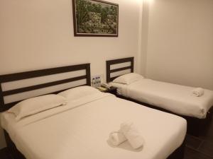 Postel nebo postele na pokoji v ubytování Hotel Sri Bernam