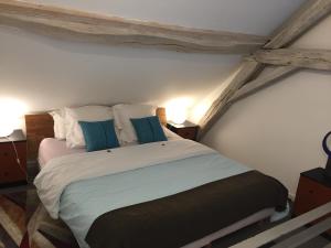 En eller flere senge i et værelse på Chambre d’hotes Le Grand Fourneau