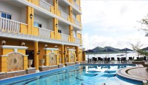 Sunlight Hotel Coron内部或周边的泳池