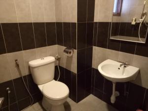 Koupelna v ubytování Hotel Sri Bernam