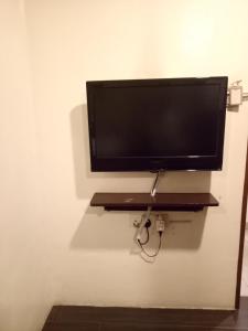 TV a/nebo společenská místnost v ubytování Hotel Sri Bernam