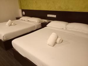 Postel nebo postele na pokoji v ubytování Hotel Sri Bernam