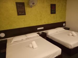 Postel nebo postele na pokoji v ubytování Hotel Sri Bernam