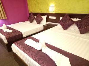 Postel nebo postele na pokoji v ubytování Hotel Sri Bernam