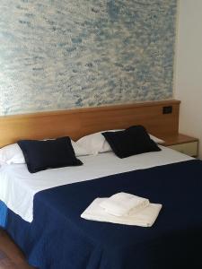 A bed or beds in a room at Casa Vacanza Bergamo Centro