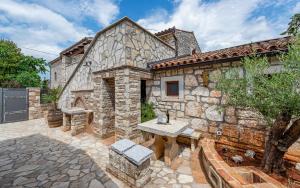 Budova, kde se vila nachází