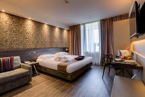 
a bedroom with a large bed and a large window at Best Western Plus Hotel Farnese in Parma
