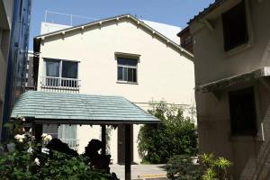 Το κτήριο όπου στεγάζεται  το διαμέρισμα