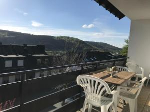 Ein Balkon oder eine Terrasse in der Unterkunft Haus Schöne Aussicht - Winterberg/Niedersfeld