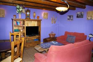 A television and/or entertainment centre at Hosteleria Santa Cruz