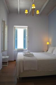 A bed or beds in a room at Villa "Pietra e Mare"