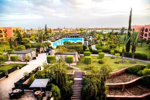 Uitzicht op het zwembad bij Kenzi Menara Palace & Resort All Inclusive of in de buurt