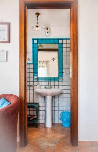 a bathroom with a sink and a mirror at B&B Mariposa in Maratea