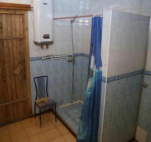 Ett badrum på мини-отель "Алатау"