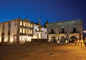 a large building with a fountain in front of it at Cantinho da Matriz in Viana do Castelo