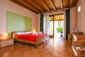 A bed or beds in a room at Residence Corte Ferrari -Ciao Vacanze-