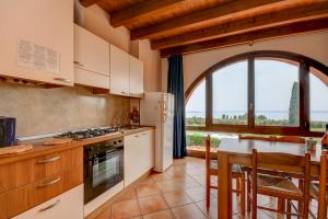 A kitchen or kitchenette at Residence Corte Ferrari -Ciao Vacanze-