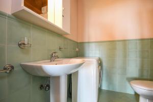 A bathroom at Residence Corte Ferrari -Ciao Vacanze-