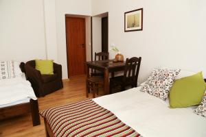 Postel nebo postele na pokoji v ubytování 4 STRONY ŚWIATA Pokoje i Apartamenty