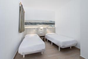 Postel nebo postele na pokoji v ubytování Apartamentos Lago