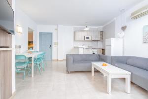 Kuchyň nebo kuchyňský kout v ubytování Apartamentos Lago