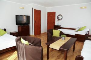 TV a/nebo společenská místnost v ubytování 4 STRONY ŚWIATA Pokoje i Apartamenty