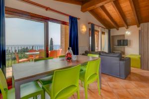 A seating area at Residence Corte Ferrari -Ciao Vacanze-