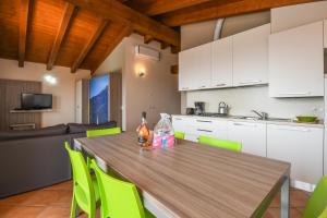 A kitchen or kitchenette at Residence Corte Ferrari -Ciao Vacanze-