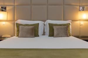 Cama ou camas em um quarto em Your Hotel & Spa Alcobaça