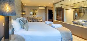 Cama ou camas em um quarto em Your Hotel & Spa Alcobaça