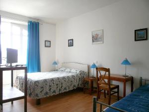 Postel nebo postele na pokoji v ubytování Hôtel Modern