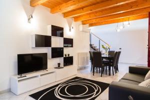 โทรทัศน์และ/หรือระบบความบันเทิงของ Stella Marina 5