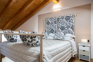 เตียงในห้องที่ Stella Marina 5