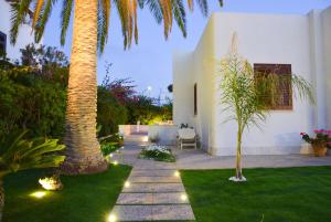 Κήπος έξω από το Villa Almyra +27 φωτογραφίες
