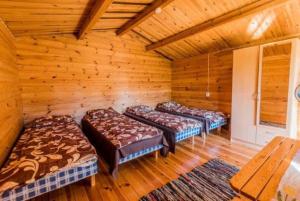 
Voodi või voodid majutusasutuse Pärnu rannarajooni väikemajad toas

