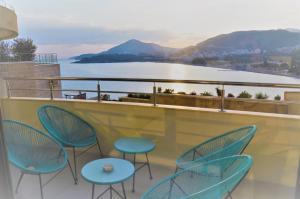 a balcony with chairs and a view of the water at Apartmani Svetionik in Budva