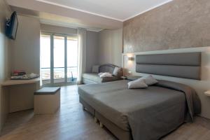 a bedroom with a large bed and a balcony at Hotel 4 Venti spa & wellness in Sestri Levante
