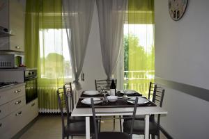 a dining room with a table and chairs in a kitchen at Lake moments in Peschiera del Garda