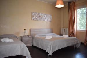 a hotel room with two beds and a window at Lake moments in Peschiera del Garda
