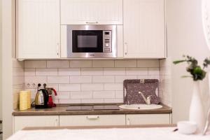 A kitchen or kitchenette at Main Street