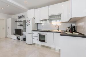 Kuchyň nebo kuchyňský kout v ubytování Apartments Amore