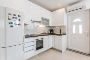Kuchyň nebo kuchyňský kout v ubytování Apartments Amore