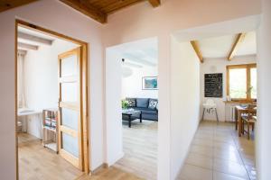 a kitchen and living room with a door leading into a living room at Apartament pod Lawortą in Ustrzyki Dolne