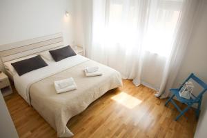 Posteľ alebo postele v izbe v ubytovaní Le Monde Apartment