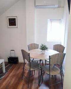 Posedenie v ubytovaní Apartman Lena