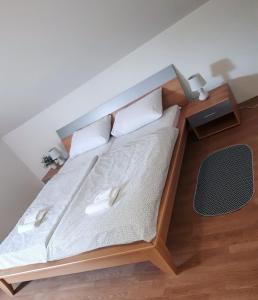 Posteľ alebo postele v izbe v ubytovaní Apartman Lena