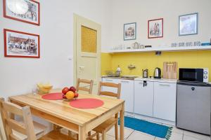 Una cocina o kitchenette en Plac Mariacki 8